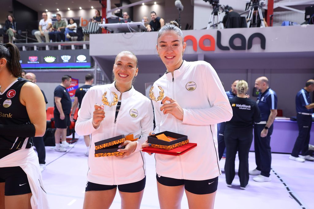 005359858 The Volley Lovers Cansu Özbay και Zehra Güneş