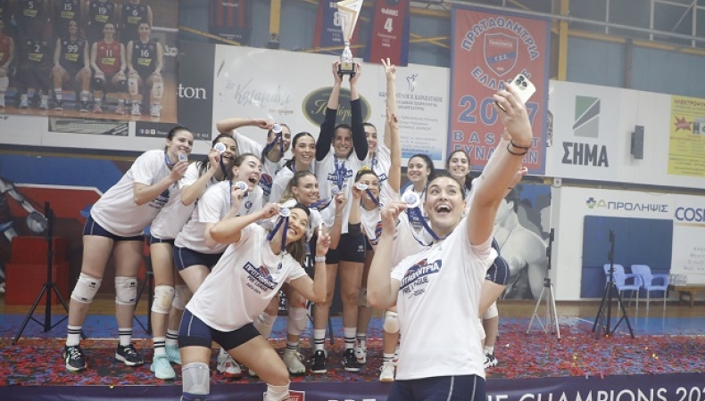 Η απονομή πανηγυρισμοί για την άνοδο του 2024 The Volley Lovers Pre League 2024 Champions